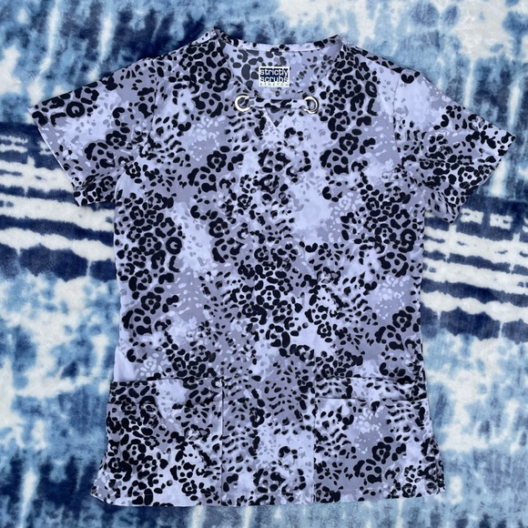 Strictly Scrubs Brand Animal Print Stretch V-Neck Nurse Medical Uniform Top XS - Picture 2 of 5